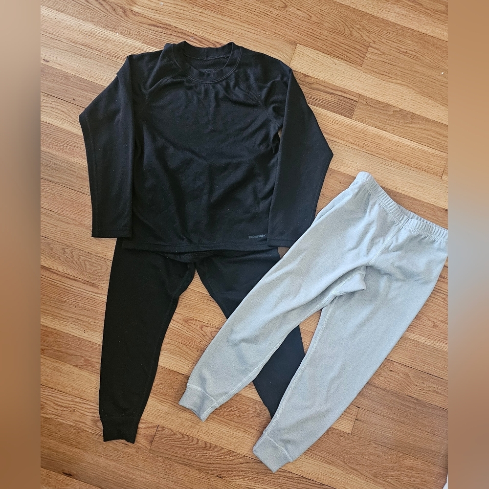 Patagonia Kids Midweight Set plus extra Bottom; size XS; color Black & Gray